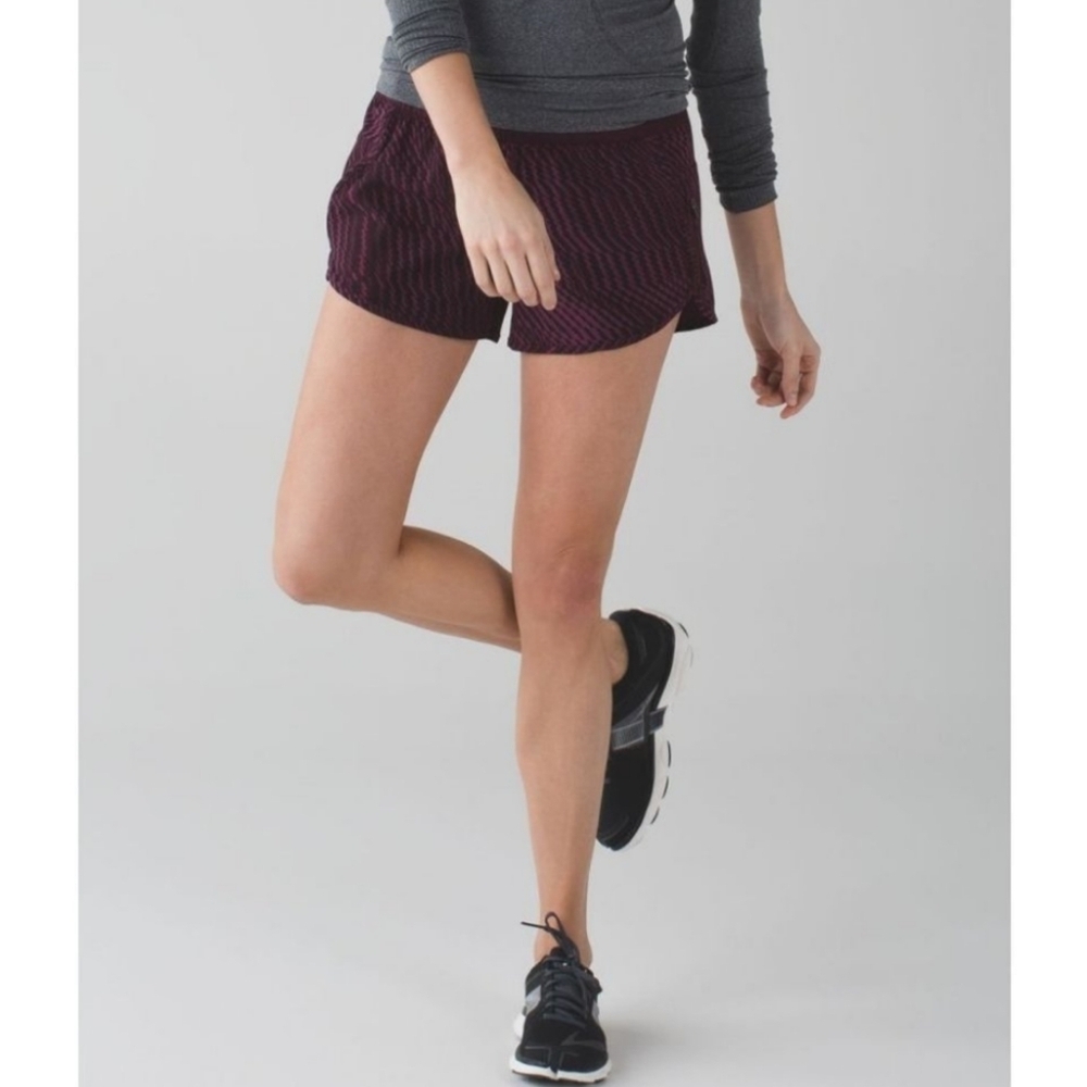 Lululemon Tracker Short III 4-way Stretch Bordeaux Drama Sz 4 Mid-Rise Running